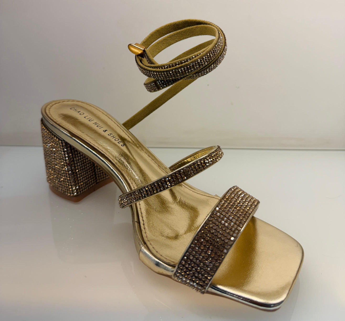 SANDAL