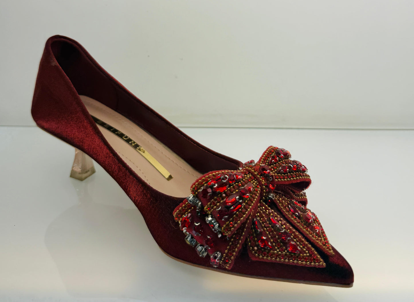 SHORT HEEL SHOES
